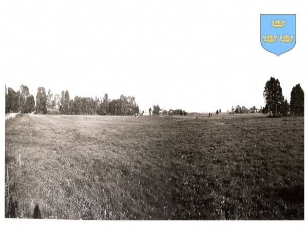 : Panorama południowej części wsi i fragmentu Zabrodzia od strony zachodniej, z Łan Małych.